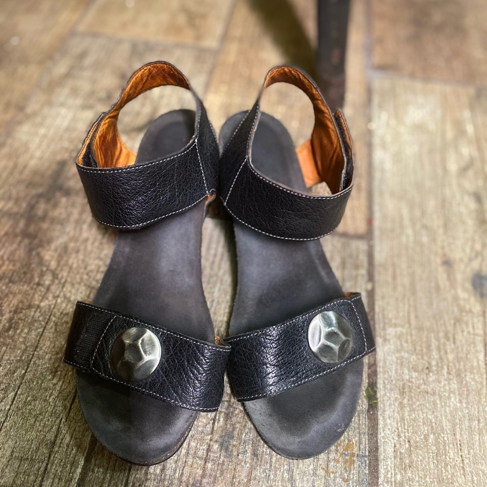 Taos Womens Carousel 2 Sandal Black Leather Ankle Strap size 41